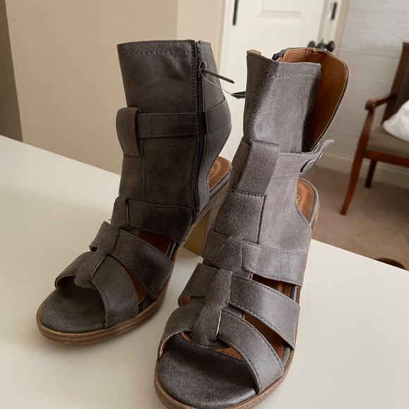 Brenna Strappy Heeled Sandal - Picture 2 of 7